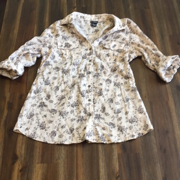Daytrip Tops - Daytrip floral button down